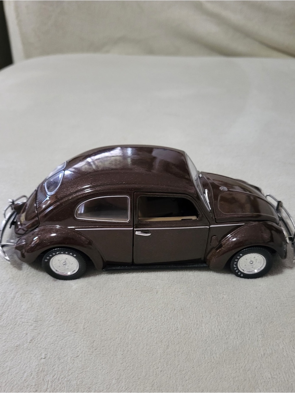 M2 1952 Volkswagen Beetle 1:24 Diecast Car "Brown Betty"